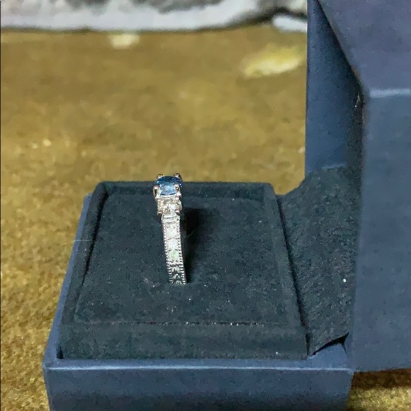 Blue Diamond certified Pompeii3 engagement ring - Picture 3 of 9